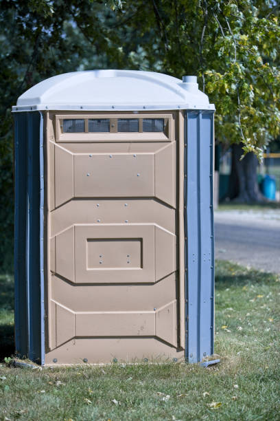 Best Portable bathroom rental  in Fairfax, IA